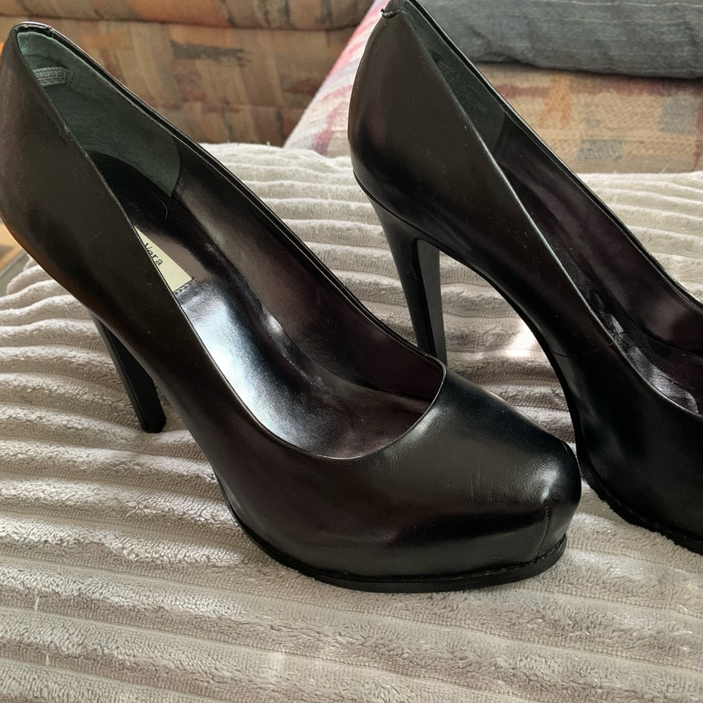 Vera Wang Classic Black Pumps